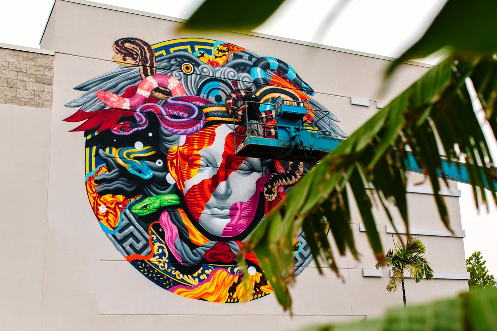 Tristan Eaton New Mural For Versace & POW! WOW! Honolulu, Hawaii