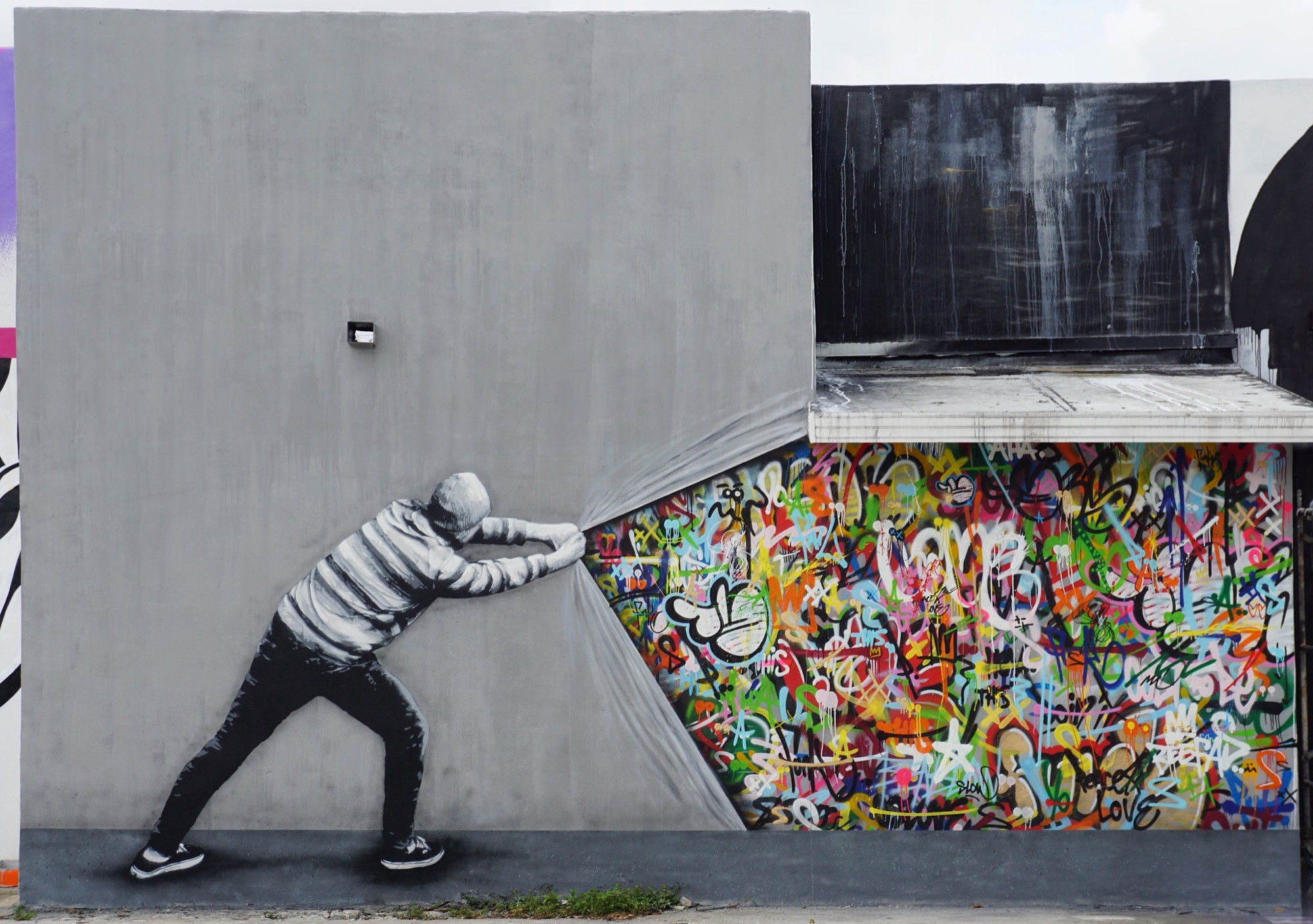 Behind The Curtain” by Martin Whatson in Miami – StreetArtNews