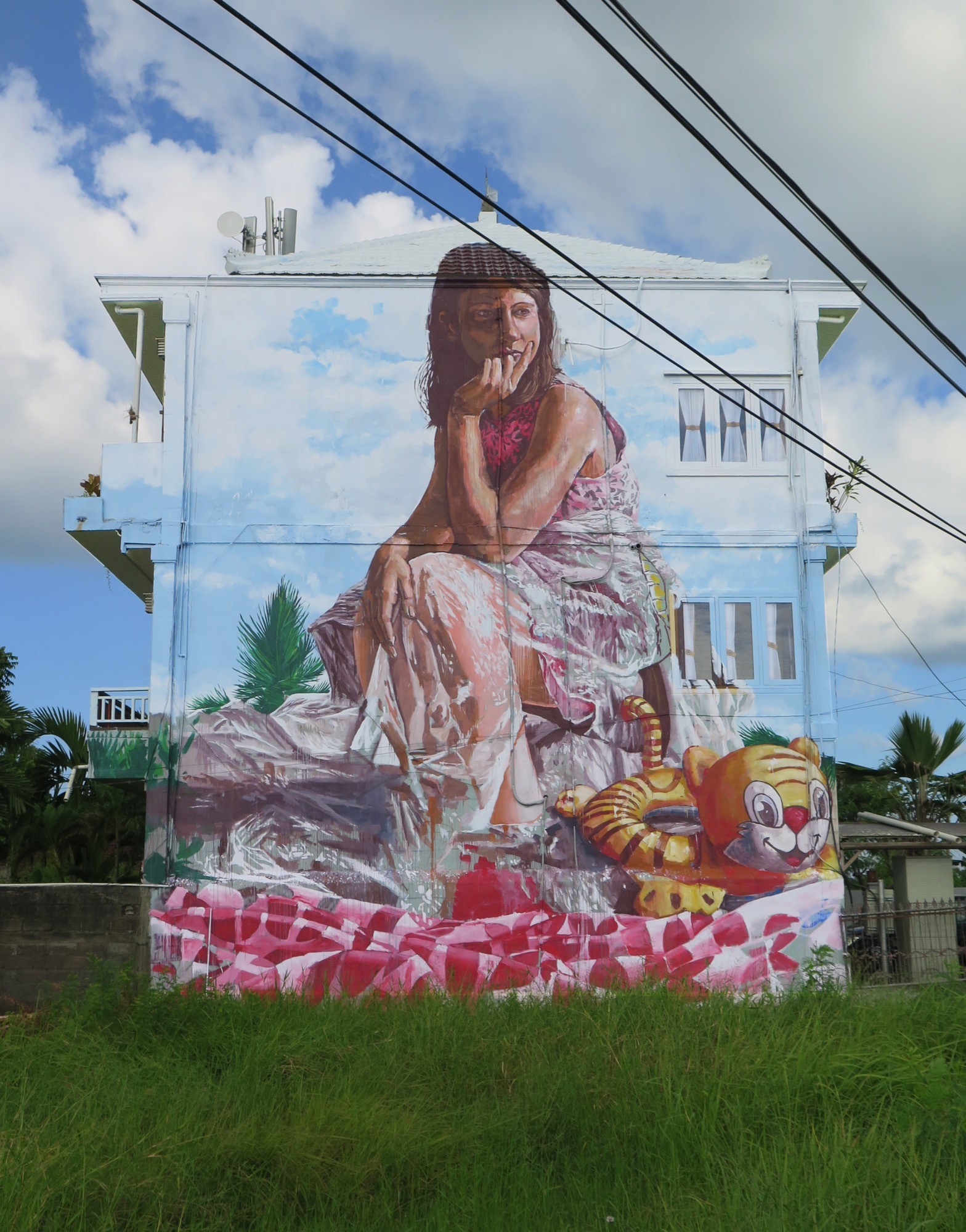 TropicaFestival: “Girl With Inflatable Tiger” by Fintan Magee in Bali –  StreetArtNews