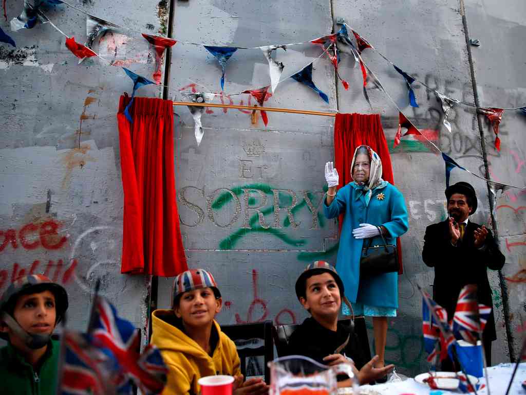 Resultado de imagen para banksy palestine party