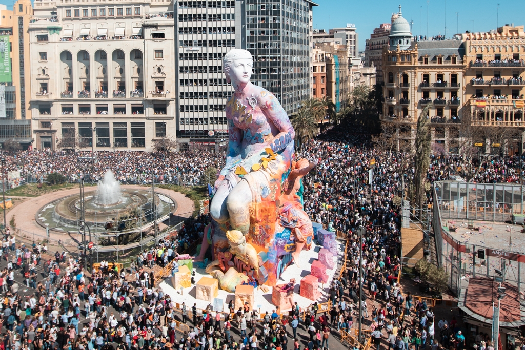 Pichiavo‘s monumental sculpture for Falles celebration in Valencia Artes & contextos 11