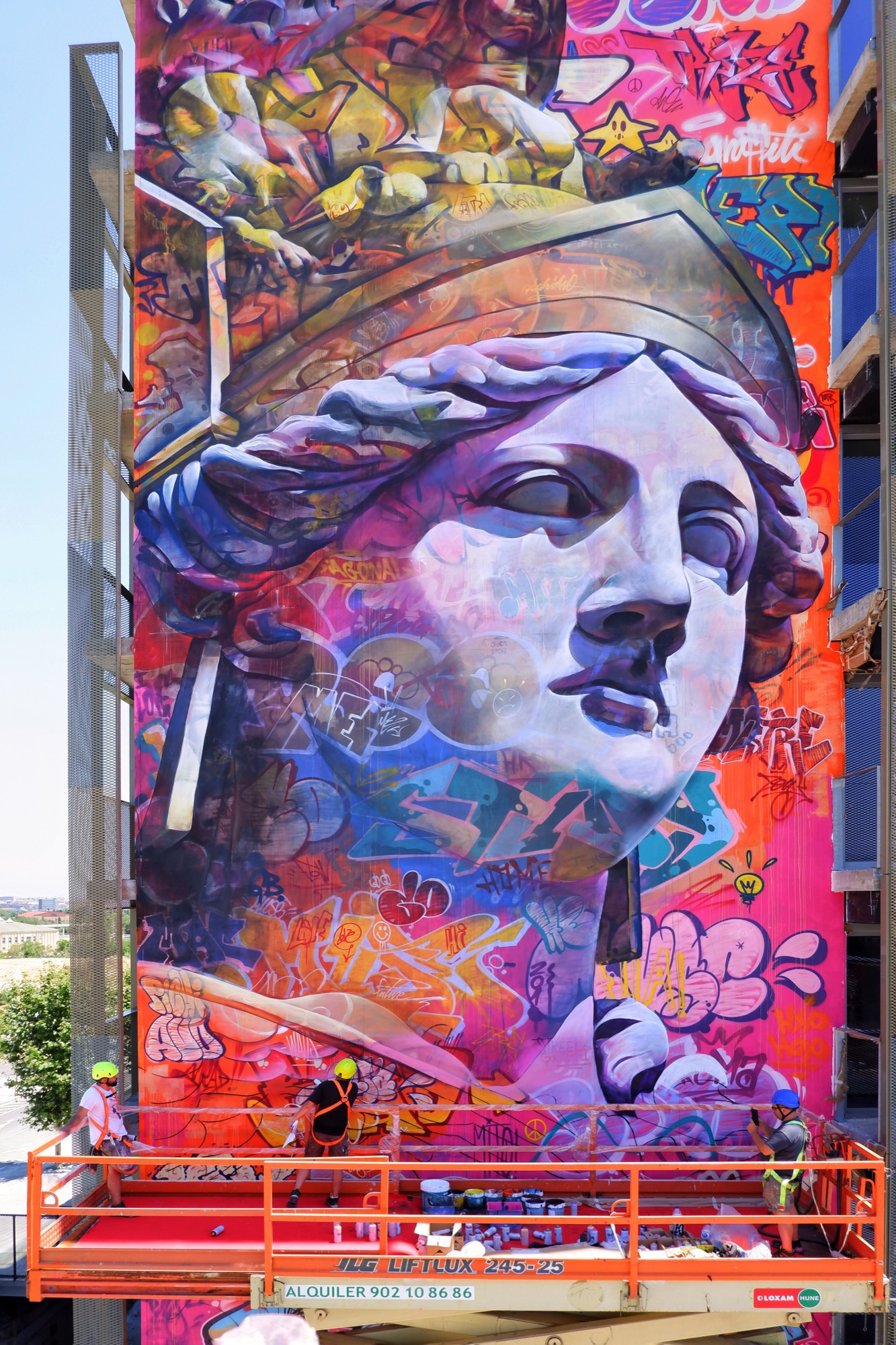 Pichiavo Chose To Paint Athena For Their First Piece In Barcelona!