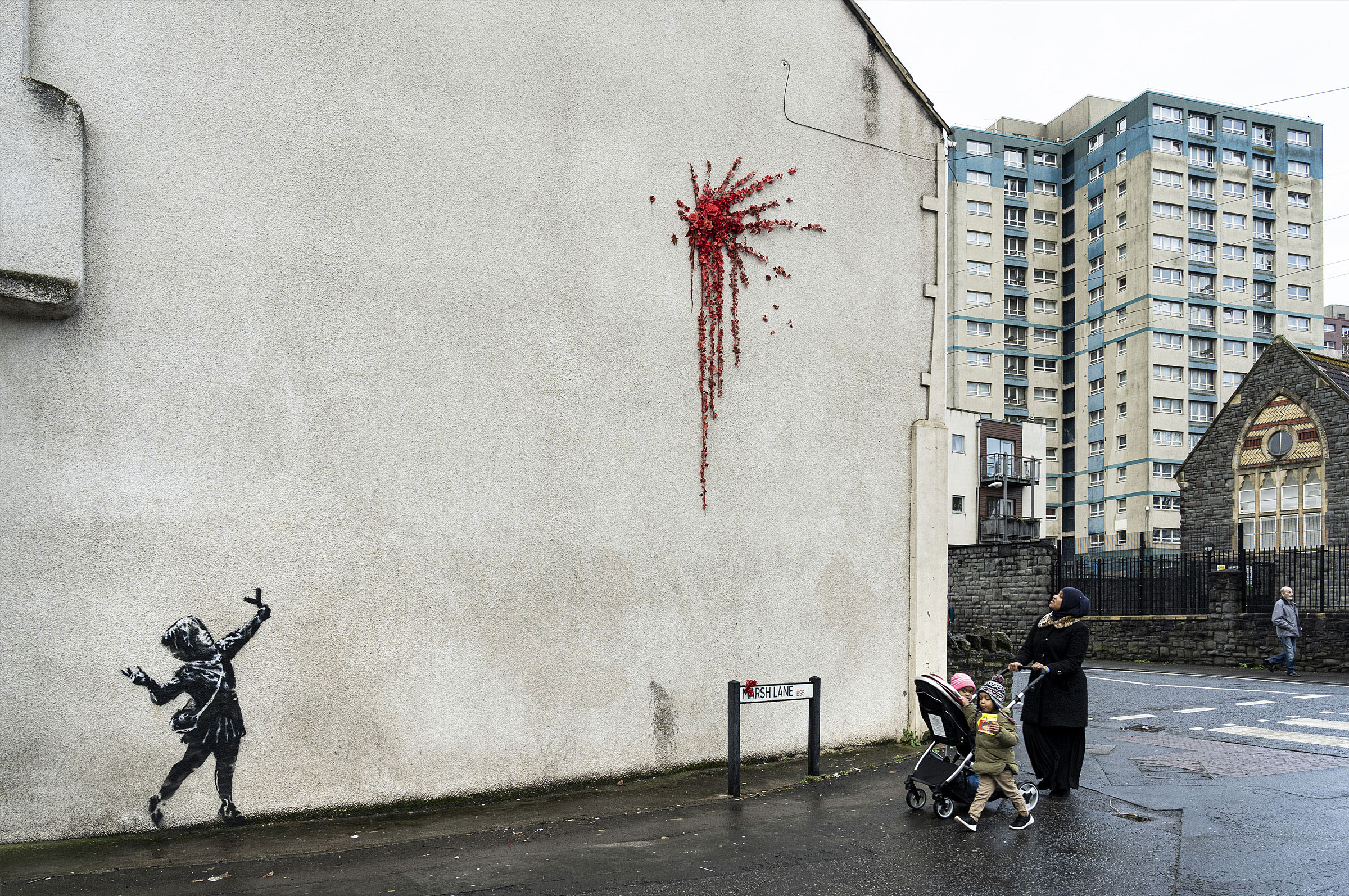 Banksy new street piece on Marsh Lane, Bristol - StreetArtNe