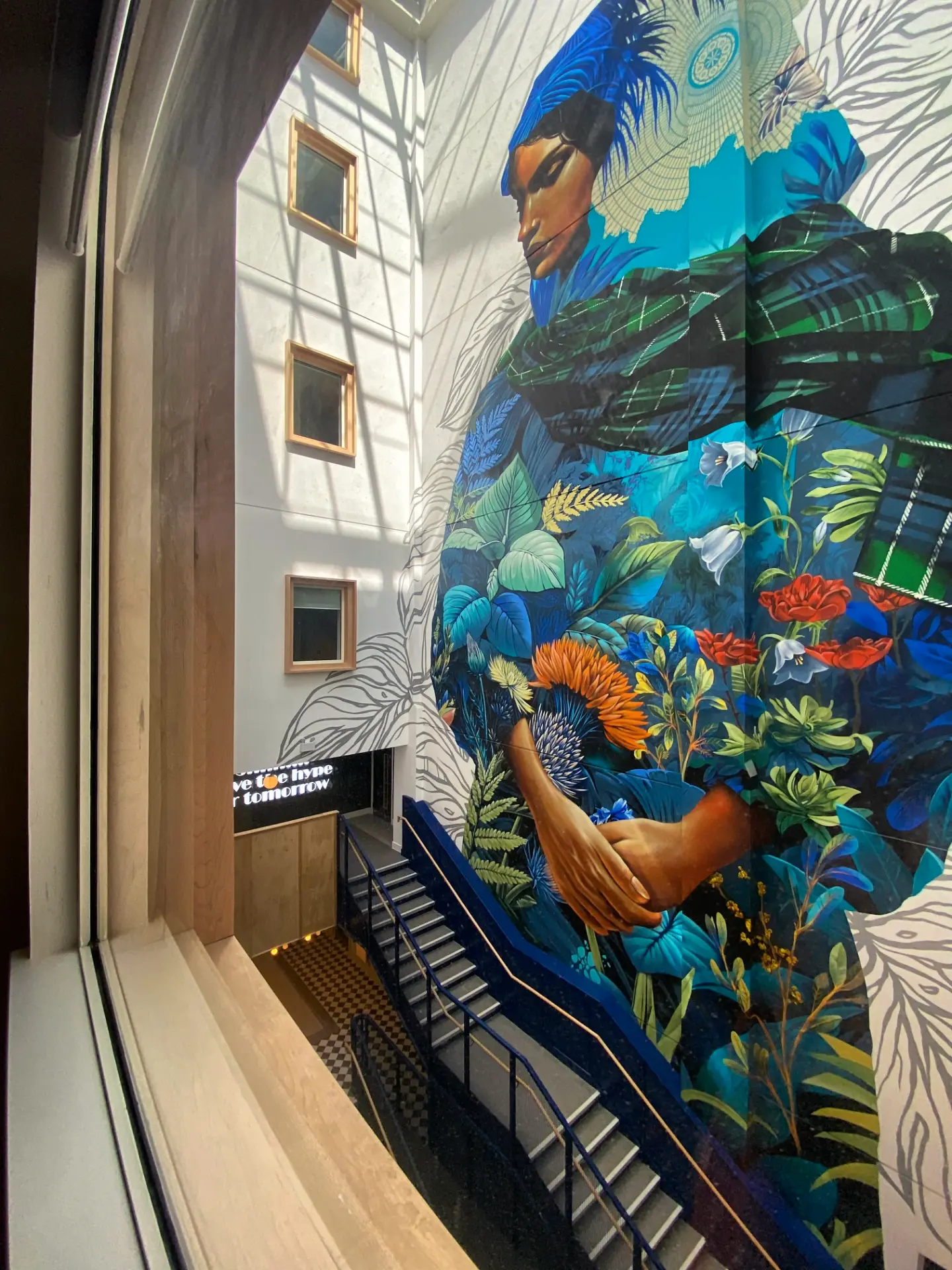 Reves One Paints Six-Storey “Flora” Mural in Glasgow — image 2