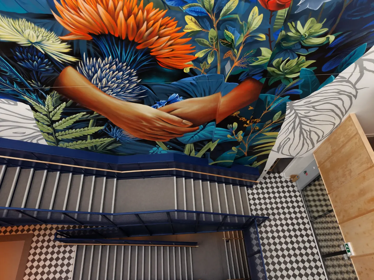 Reves One Paints Six-Storey “Flora” Mural in Glasgow — image 10