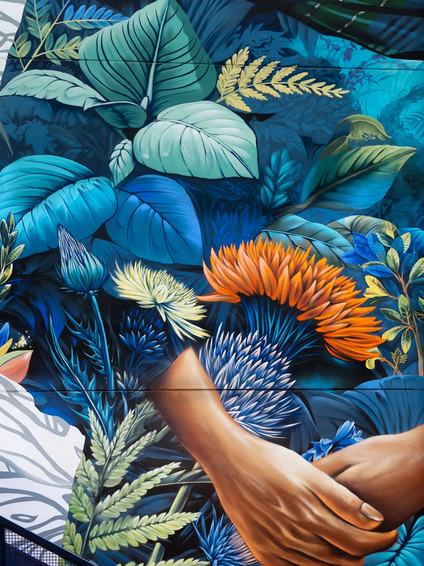 Reves One Paints Six-Storey “Flora” Mural in Glasgow — image 7