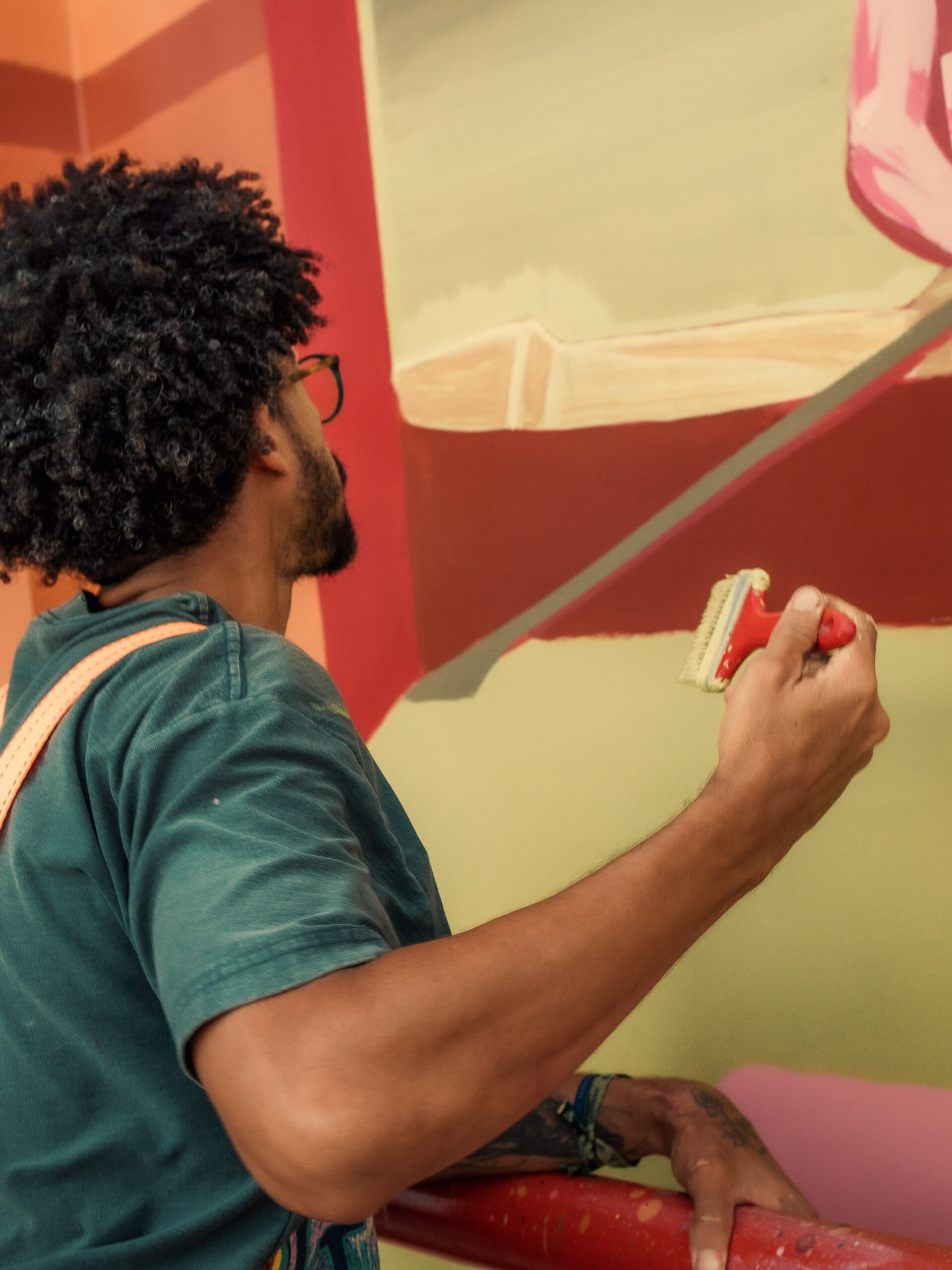 Dedeh Farias Paints a Mural at Sesc Santarém in Pará — image 2